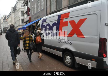 Kopenhagen /Dänemark/31. März 2023/Personen Spaziergang im Fedex Express Delivry Van in der danischen Hauptstadt Kopenhagen Dänemark. (Foto: Francis Joseph Dean/Dean Pictures) Stockfoto