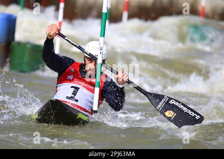 Markkleeberg, Deutschland, 06. April 2019: Deutscher Kanauer Sideris Tasiadis tritt bei der ICF-Männerweltmeisterschaft Slalom an Stockfoto