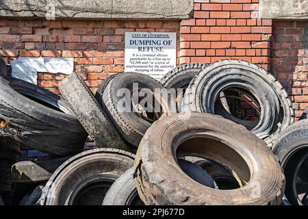 Stapel von Nutzfahrzeugreifen Stockfoto