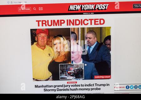 Schlagzeile „Trump Angeklagte“ auf der New York Post Website mit Eilmeldung zur Anklage von FM-Präsident Donald Trump, 31. März 2023. Stockfoto