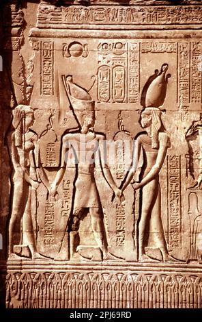 Antikes Gesteinsgestein am Chnum-Tempel von Esna in Ägypten Stockfoto