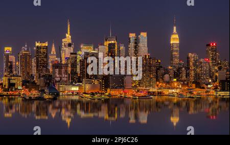 Blick auf die Skyline von Manhattan von Weehawken, New Jersey. Stockfoto