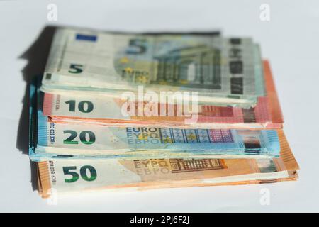 Verschiedene Euro-Banknoten, gestapelte Banknoten, Deutschland Stockfoto