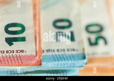 Verschiedene Euro-Banknoten, gestapelte Banknoten, Deutschland Stockfoto