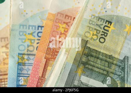 Verschiedene Euro-Banknoten, gestapelte Banknoten, Deutschland Stockfoto