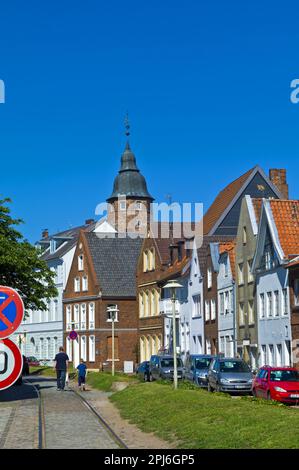 Reihe von Häusern am Hafen, Glueckstadt, Schleswig Holstein, Deutschland Stockfoto