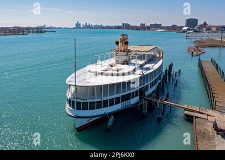 Detroit, Michigan – die Restaurierung der SS Ste. Clair, eines von zwei 2500-Passagier-Dampfschiffen, die Generationen von Detroitern beförderten Stockfoto