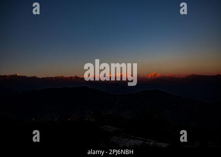 Wunderschöne Himalaya Bergkette Ganesh, Langtang, Everest, Himal aus Bhotechaur, Nepal Stockfoto