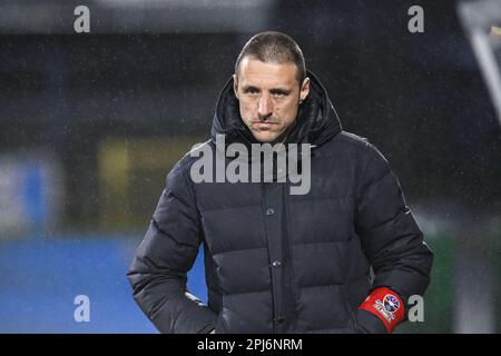 Denderleeuw, Belgien. 31. März 2023. Dender Cheftrainer Timmy Simons zeigte sich während eines Fußballspiels zwischen Dender EH und Jong Genk (U23) am Freitag, den 31. März 2023 in Denderleeuw, am 5. Tag der Relegation Play-offs während der 1B. Division der belgischen Meisterschaft „Challenger Pro League“ 2022-2023. BELGA FOTO TOM GOYVAERTS Kredit: Belga News Agency/Alamy Live News Stockfoto