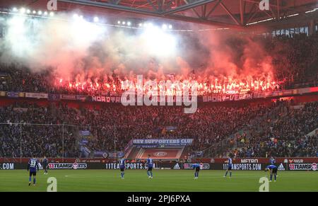 Düsseldorf, Deutschland. 31. März 2023. firo : 03/31/2023 Fußball Fußball 2. Liga 2. Bundesliga Staffel 2022/2023 Fortuna Düsseldorf - HSV Hamburg Hamburg HSV Hamburg Hamburg Pyro Fans HSV Hamburg Hamburg Hamburg zur Halbzeit Gutschrift: dpa/Alamy Live News Stockfoto