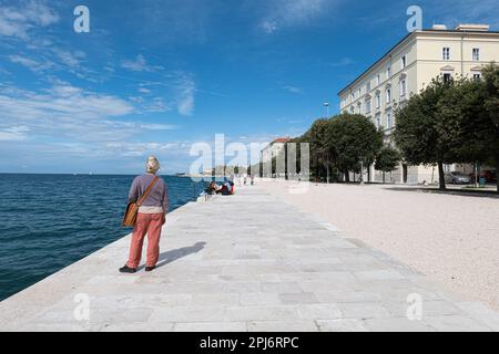 Zadar est une ville côtière située en Croatia, connue pour son riche patrimoine culturel et historique. L'une des Principals Attraktionen de la Ville Stockfoto