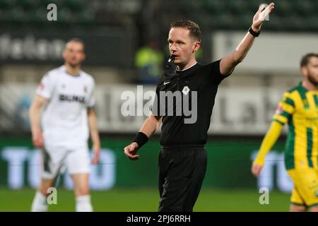 Den Haag, Niederlande. 31. März 2023. DEN HAAG, NIEDERLANDE - MÄRZ 31: Schiedsrichter Ingmar Oostrom während des niederländischen Keukenkampioendivisie-Spiels zwischen ADO Den Haag und Telstar im Bingoal-Stadion am 31. März 2023 in Den Haag, Niederlande (Foto von Hans van der Valk/Orange Pictures) Kredit: Orange Pics BV/Alamy Live News Stockfoto