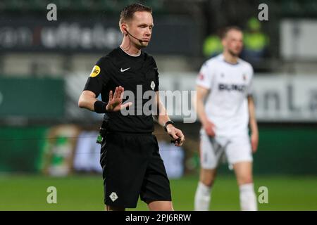 Den Haag, Niederlande. 31. März 2023. DEN HAAG, NIEDERLANDE - MÄRZ 31: Schiedsrichter Ingmar Oostrom während des niederländischen Keukenkampioendivisie-Spiels zwischen ADO Den Haag und Telstar im Bingoal-Stadion am 31. März 2023 in Den Haag, Niederlande (Foto von Hans van der Valk/Orange Pictures) Kredit: Orange Pics BV/Alamy Live News Stockfoto