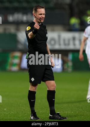 Den Haag, Niederlande. 31. März 2023. DEN HAAG, NIEDERLANDE - MÄRZ 31: Schiedsrichter Ingmar Oostrom während des niederländischen Keukenkampioendivisie-Spiels zwischen ADO Den Haag und Telstar im Bingoal-Stadion am 31. März 2023 in Den Haag, Niederlande (Foto von Hans van der Valk/Orange Pictures) Kredit: Orange Pics BV/Alamy Live News Stockfoto