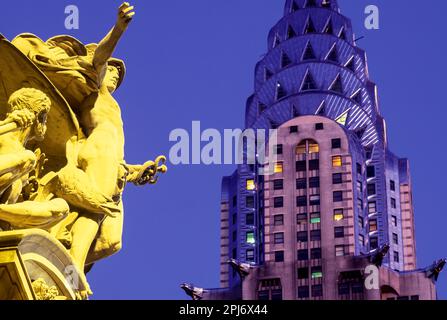 QUECKSILBERNE STATUE („JULES COUTAN 1914“) GRAND CENTRAL TERMINAL UND CHRYSLER BUILDING („MÉWLLIAM VAN ALLEN 1930“) MANHATTAN NEW YORK CITY USA Stockfoto