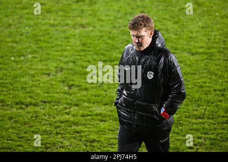 Denderleeuw, Belgien. 31. März 2023. Jong Genks Cheftrainer Hans Somers zeigt am Freitag, den 31. März 2023 in Denderleeuw, am 5. Tag der Relegation Play-offs während der 1B. Division der belgischen Challenger Pro League 2022-2023 die Niederlage nach einem Fußballspiel zwischen Dender EH und Jong Genk (U23). BELGA FOTO TOM GOYVAERTS Kredit: Belga News Agency/Alamy Live News Stockfoto