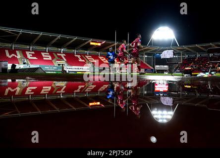 Die zweite Hälfte der EPCR-Challenge-Cup-Runde von 16 Spielen im Parc y Scarlets, Llanelli, läuft aus. Foto: Freitag, 31. März 2023. Stockfoto
