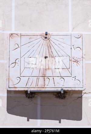 Europa, Portugal, Evora. 20. April 2022. Eine Sonnenuhr im Evora Museum. Stockfoto