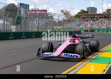 Melbourne, Australien. 31. März 2023. Esteban Ocon of France fährt während des Trainings den (31) Alpine A523 Renault vor dem Grand Prix F1 von Australien auf der Albert Park Grand Prix-Strecke. Kredit: SOPA Images Limited/Alamy Live News Stockfoto