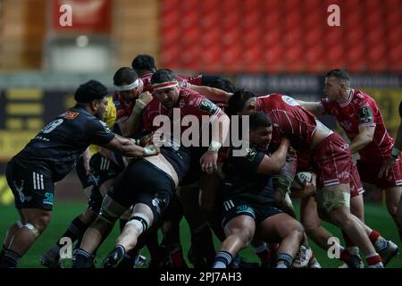 Llanelli, Großbritannien. 31. März 2023. Ein Maul während des Scarlets gegen Brive EPCR Challenge Cup Rugby-Spiels. Kredit: Gruffydd Thomas/Alamy Stockfoto
