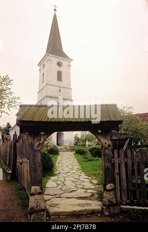 Sibiel, Rumänien, ca. 1999. Die christlich-orthodoxe Kirche der Heiligen Dreifaltigkeit, ein historisches Denkmal aus dem 18. Jahrhundert. Stockfoto