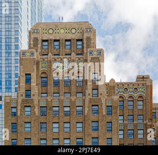 Post Towers, ein Umbau von Büro zu Wohnraum, ist die ehemalige Heimat der New York Evening Post im Art déco-Stil. Stockfoto