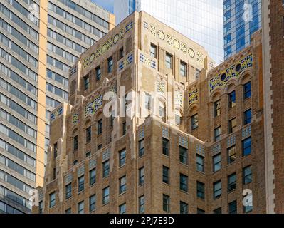 Post Towers, ein Umbau von Büro zu Wohnraum, ist die ehemalige Heimat der New York Evening Post im Art déco-Stil. Stockfoto