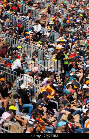 Melbourne, Australien. 31. März 2023. MELBOURNE, AUSTRALIEN, Albert Park Street Circuit, 31. März: Menschenmassen während FP1 beim australischen Formel 1 Grand Prix auf dem Albert Park Street Circuit am 31. März 2023. Formel 1 – F1 Motorsport, gebührenpflichtiges Bild, Foto und Copyright © PETERSON Mark ATP Images (PETERSON Mark/ATP/SPP) Guthaben: SPP Sport Press Photo. Alamy Live News Stockfoto
