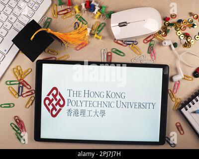 Deutschland. 31. März 2023. In dieser Fotoabbildung ist das Logo der Hong Kong Polytechnic University auf einem Tablet zu sehen. (Kreditbild: © Igor Golovniov/SOPA Images via ZUMA Press Wire) NUR REDAKTIONELLE VERWENDUNG! Nicht für den kommerziellen GEBRAUCH! Stockfoto