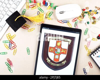 Deutschland. 31. März 2023. In dieser Fotoabbildung ist das Logo der Universität Bristol auf einem Tablet zu sehen. (Kreditbild: © Igor Golovniov/SOPA Images via ZUMA Press Wire) NUR REDAKTIONELLE VERWENDUNG! Nicht für den kommerziellen GEBRAUCH! Stockfoto