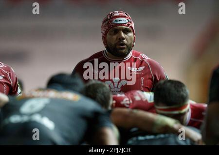 Llanelli, Großbritannien. 31. März 2023. Sione Kalamafoni of Scarlets während des Scarlets gegen Brive EPCR Challenge Cup Rugby-Spiels. Kredit: Gruffydd Thomas/Alamy Stockfoto