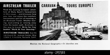 Airstream-Anhänger Wohnwagen Reise-Anhänger-Werbung in einem NatGeo Magazin Juni 1957 Stockfoto