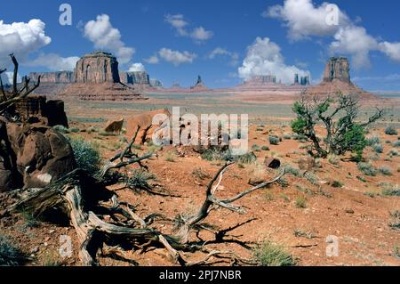 Blick durch North Window, Monument Valley, Arizona, USA Stockfoto