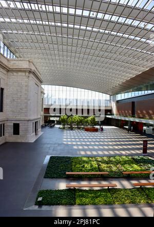 Die Halle verbindet den alten und neuen Teil des Cleveland Museum of Art, CMA, in Cleveland, Ohio Stockfoto