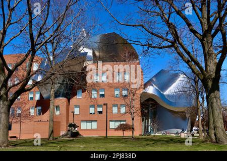 Frank Gehry entwarf das Gebäude von Peter B. Lewis der Weatherhead School of Management am University Circle in Cleveland, Ohio Stockfoto