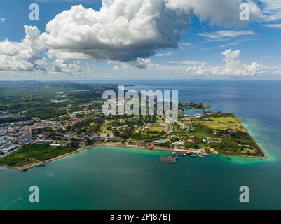 Die Luftdrohne der Stadt Kudat ist die Hauptstadt des Bezirks Kudat in der Division Sabah, Malaysia. Borneo. Stockfoto