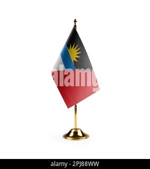 Kleine Nationalflagge der Antigua und Barbuda auf einem Weißer Hintergrund Stockfoto