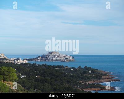 Peñíscola ist eine mediterrane Stadt in der Provinz Castellón in der Gemeinschaft Valencia, Spanien. Es ist ein beliebtes Touristenziel. Stockfoto