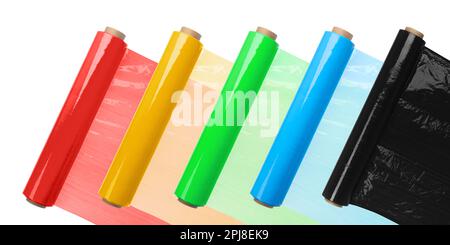 Rollen mit farbenfroher Stretchfolie aus Kunststoff auf weißem Hintergrund. Bannerdesign Stockfoto