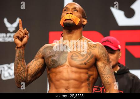 Las Vegas, NV, USA. 31. März 2023. Bubba Jenkins im Federgewicht auf der Bühne während der zeremoniellen Wiegeversuche im Theater im Virgin Hotel am 31. März 2023 in Las Vegas, NV. Christopher Trim/CSM/Alamy Live News Stockfoto