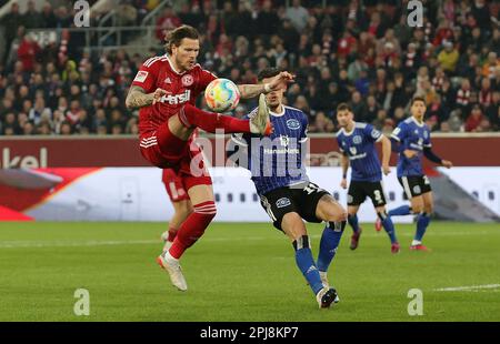 Düsseldorf, Deutschland. 31. März 2023. firo : 03/31/2023, Fußball, 2. Division, 2. Bundesdivision, Staffel 2022/2023, Fortuna Düsseldorf - HSV Hamburg, HSV Hamburg Hamburg Hamburg 2: 2 Daniel GINCZEK, Fortuna Zlinks versus MONTERO RUBIO/dpa/Alamy Live News Stockfoto