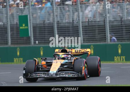 Albert Park, Melbourne, Victoria, Australien. 01. April 2023. FIA Formel-1-Weltmeisterschaft 2023 – Formel-1-Rolex-Grand Prix Australian – Oscar Piastri von Australien auf der Fahrt mit dem (81) McLaren-F1 Team MCL60 während der FIA Formel-1-Weltmeisterschaft 2023 – Bildgutschrift: brett keating/Alamy Live News Stockfoto