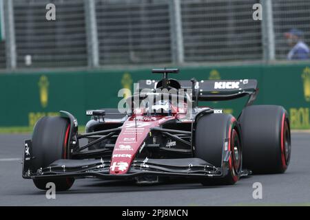 Albert Park, Melbourne, Victoria, Australien. 01. April 2023. FIA Formel-1-Weltmeisterschaft 2023 – Formel-1-Rolex-Grand Prix in Australien – Valtteri Bottas aus Finnland mit dem (77) Alfa Romeo F1 Team Einsatz C43 bei der FIA Formel-1-Weltmeisterschaft 2023 – Bildgutschrift: brett keating/Alamy Live News Stockfoto