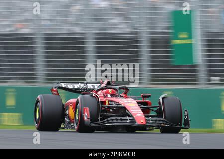 Albert Park, Melbourne, Victoria, Australien. 01. April 2023. FIA Formel-1-Weltmeisterschaft 2023 - Formel-1-Rolex-Grand Prix Australian - Charles Leclerc von Monaco auf der (16) Scuderia Ferrari SF23 während der FIA Formel-1-Weltmeisterschaft 2023 – Bildgutschrift: brett keating/Alamy Live News Stockfoto