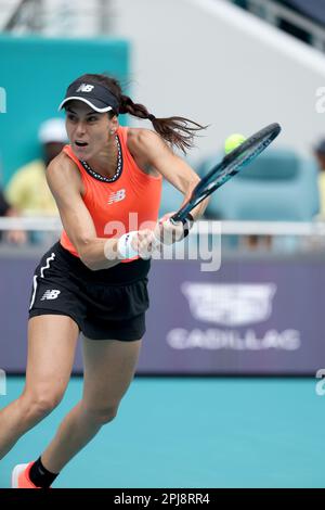 MIAMI GARDENS, FLORIDA - 31. MÄRZ: Petra Kvitova aus der Tschechischen Republik besiegt Sorana Cirstea aus Rumänien im Halbfinale der Frauen-Singles bei den Miami Open im Hard Rock Stadium am 31. März 2023 in Miami Gardens, Florida. Leute: Sorana Cirstea Credit: Storms Media Group/Alamy Live News Stockfoto