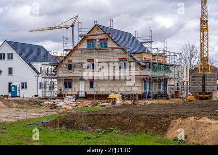 Neues Entwicklungsviertel, rund 140 freistehende und halbfreistehende Villen, die im Süden von Duisburg gebaut werden, verschiedene Bauherren, noch unerschlossen l Stockfoto