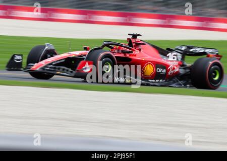 Melbourne, Australien, 1. April 2023. Charles Leclerc (16) auf dem Weg nach Scuderia Ferrari während der Formel-1-Übung 3 beim australischen Formel-1-Grand-Prix am 01. April 2023 auf der Melbourne Grand-Prix-Rennstrecke in Albert Park, Australien. Kredit: Dave Hewison/Speed Media/Alamy Live News Stockfoto