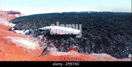 Vorsprung des Vulkanlava-Flusses. Viskose Lava (Typ aa) mit einem Überfluss an Kieselgel bewegt sich langsam entlang der Talsohle. Helle Androsol-Farbe ist auf Schwefelablagerungen zurückzuführen Stockfoto