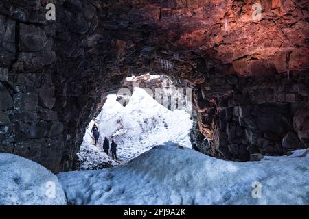 Lavatunnel, Raufarhólshellir, Tunnel mit Eis, Island Stockfoto