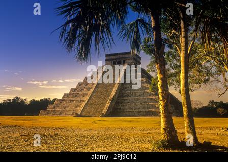 EL CASTILLO KUKULKAN PYRAMIDE CHICHEN ITZA MAYA RUINEN YUCATAN MEXIKO Stockfoto